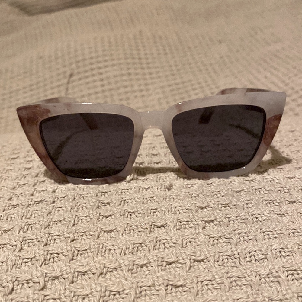 White Marble Frame Dark lense sunglasses 😎